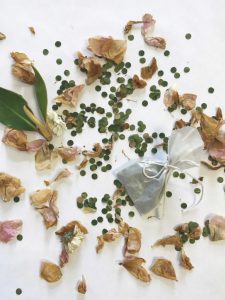 Leaf confetti for an eco wedding